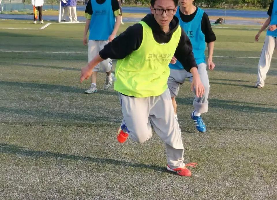 新学年第二学期No.218阳光明媚观跑操主任挂帅足球赛