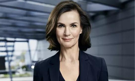 中国女足夺冠回国车队,中国女足冠军座驾是什么车