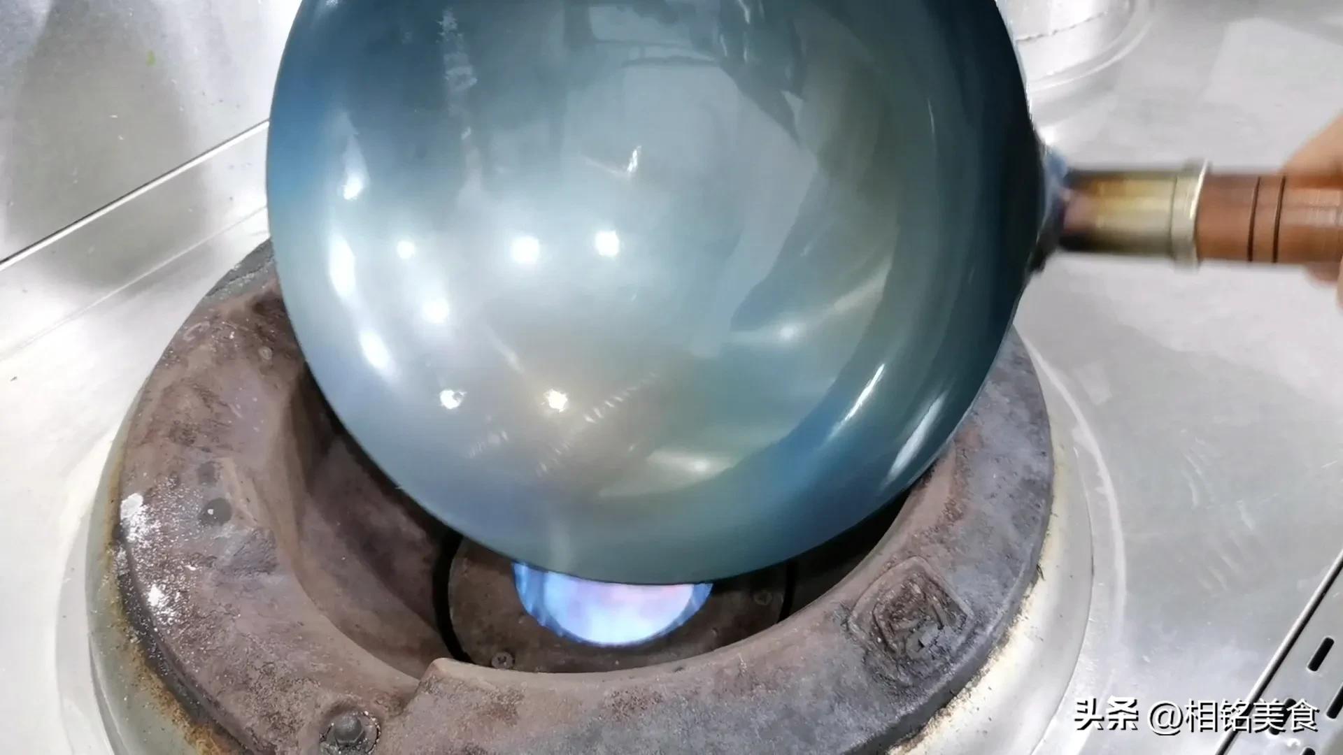 新铁锅怎样开锅小妙招视频,不粘锅的铁锅最佳开锅方法