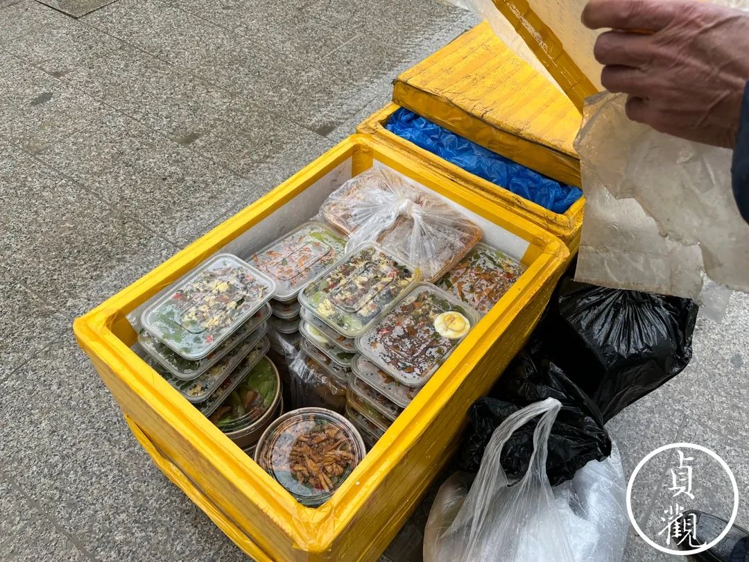 工地上的十元盒饭,工地10块钱的盒饭