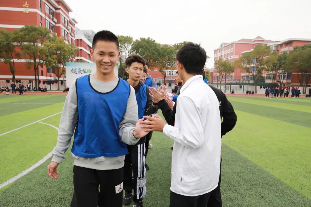 鐖辫繍鍔ㄦ墠鍋ュ悍鍥剧墖,杩愬姩寮哄仴浣撻瓌灞曠幇闈掓槬椋庨噰