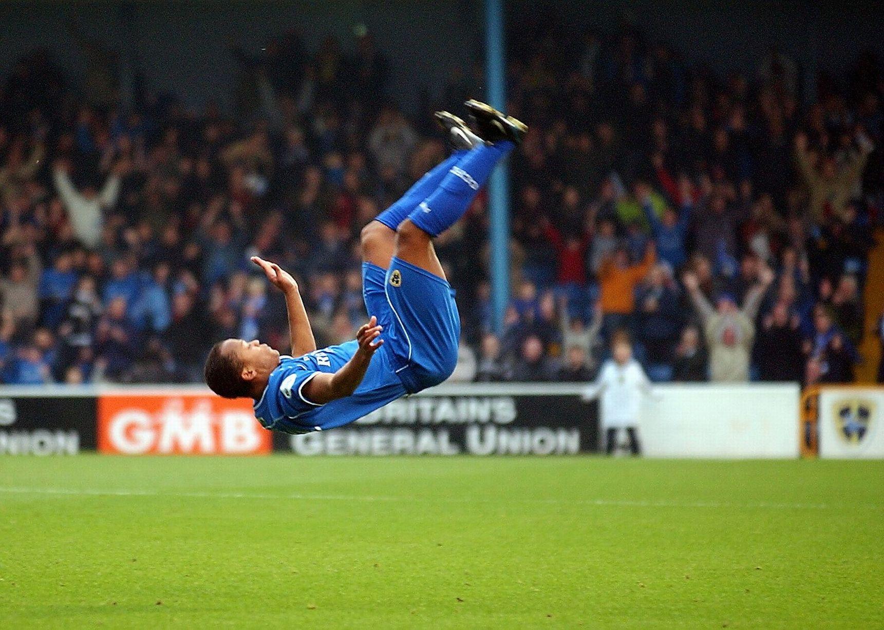 时隔14年英超再现帽子戏法,37岁在英超上演帽子戏法的人