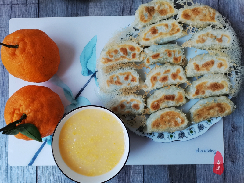 锅贴是封口好吃还是不封口好,锅贴较教程