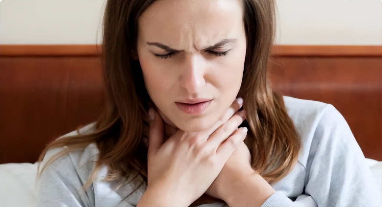 喉咙经常有炎症怎么回事,喉咙出现4个症状呼吸不畅