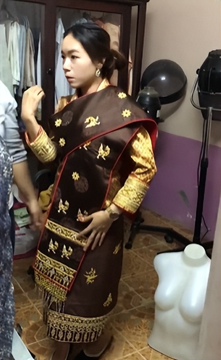 老挝姑娘远嫁中国后回娘家,老挝小姑娘嫁中国人