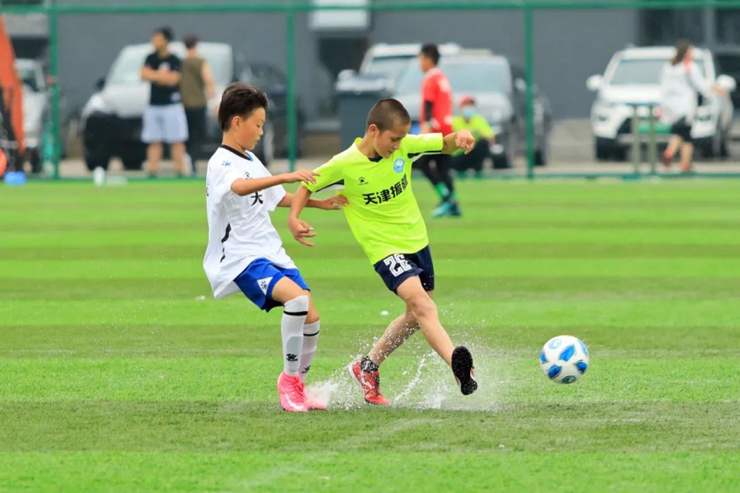 “十城带百县”助力乡村振兴｜“石榴籽一家亲”*疆新**和田足球小巴郎天津夏令营足球友谊赛在津举行