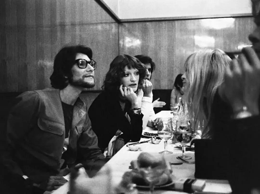 她让YSL“一见钟情”,相伴30年,结婚新郎却不是他