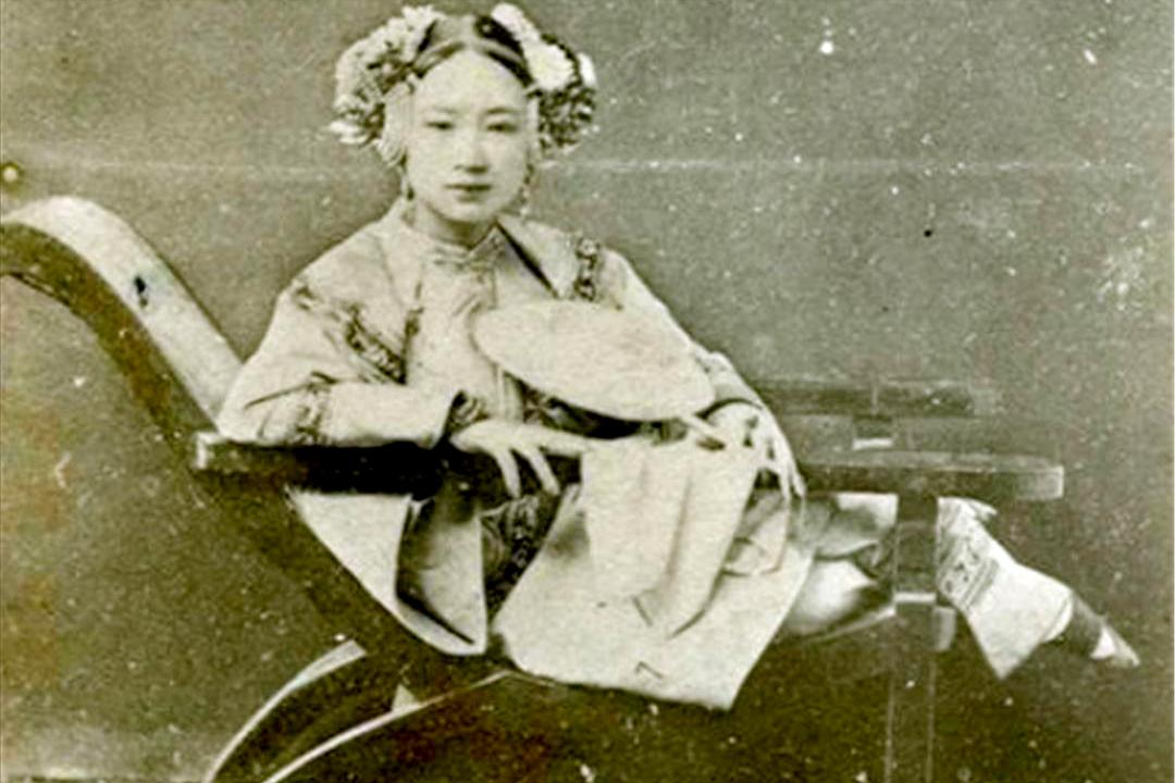 畸形审美带给女性的是什么,畸形审美对女性的影响