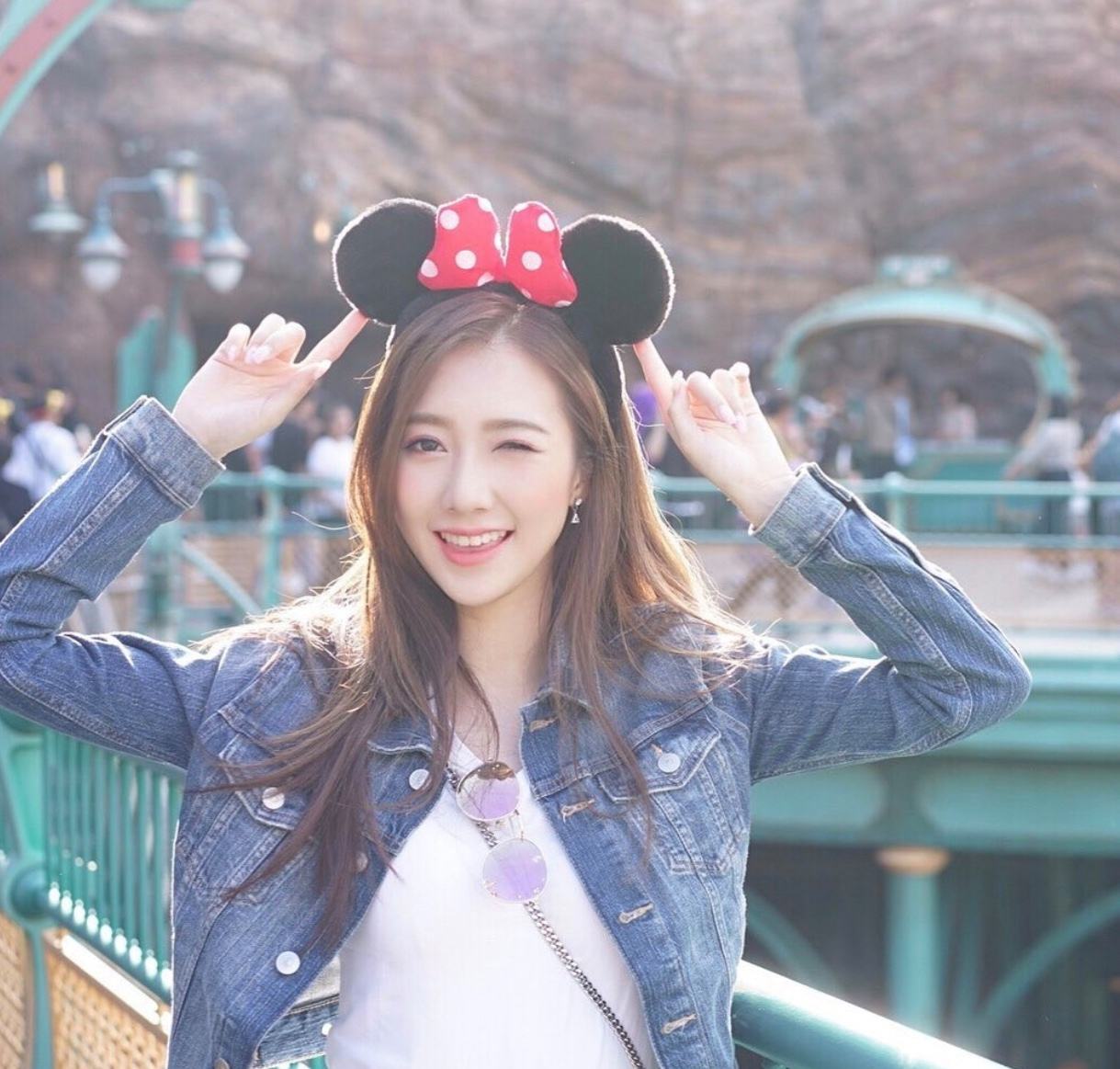 她是90后港姐，香港宅男女神，获高层赏识，活成平民港女上位范本