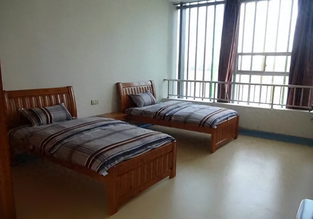 岳母生日全家去酒店庆祝,女婿偷偷买单溜走,拒绝再登岳父母家门