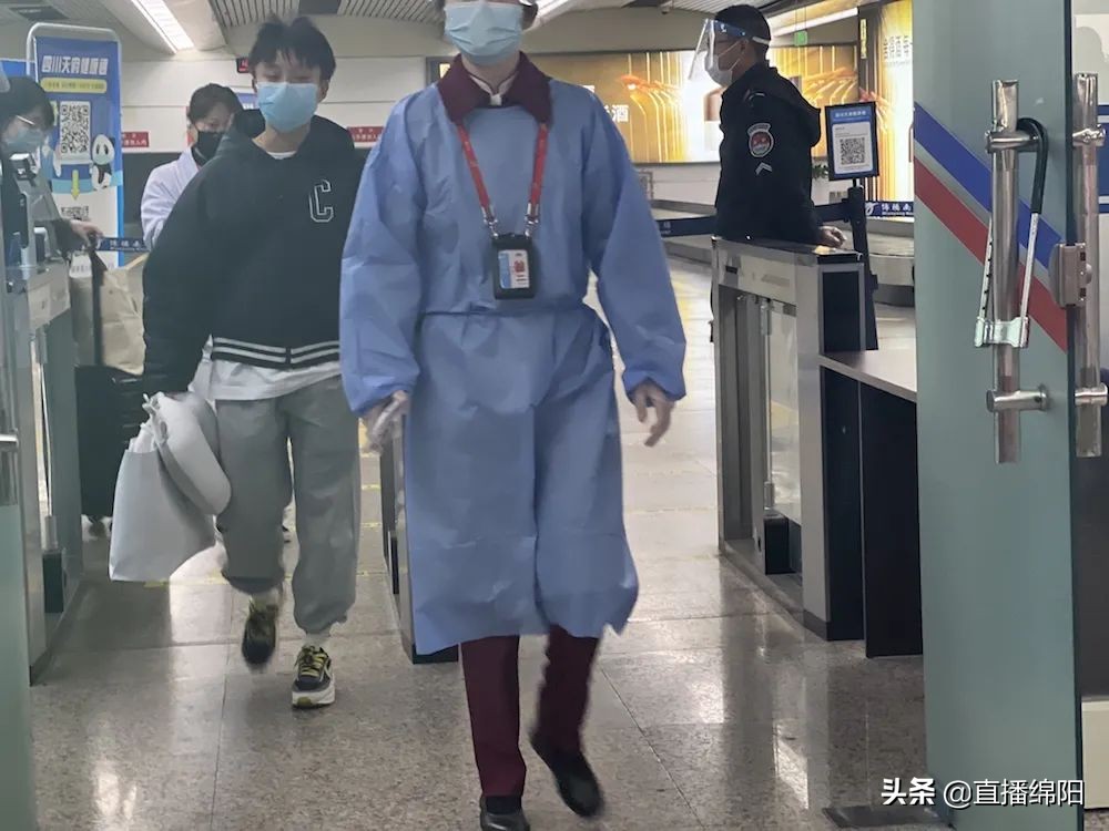 女足国脚张琳艳回乡,中国女足张琳艳回家乡获奖