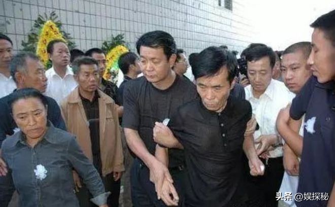 何庆魁的字画值钱吗,李甲忠和何庆魁谁的字画值钱