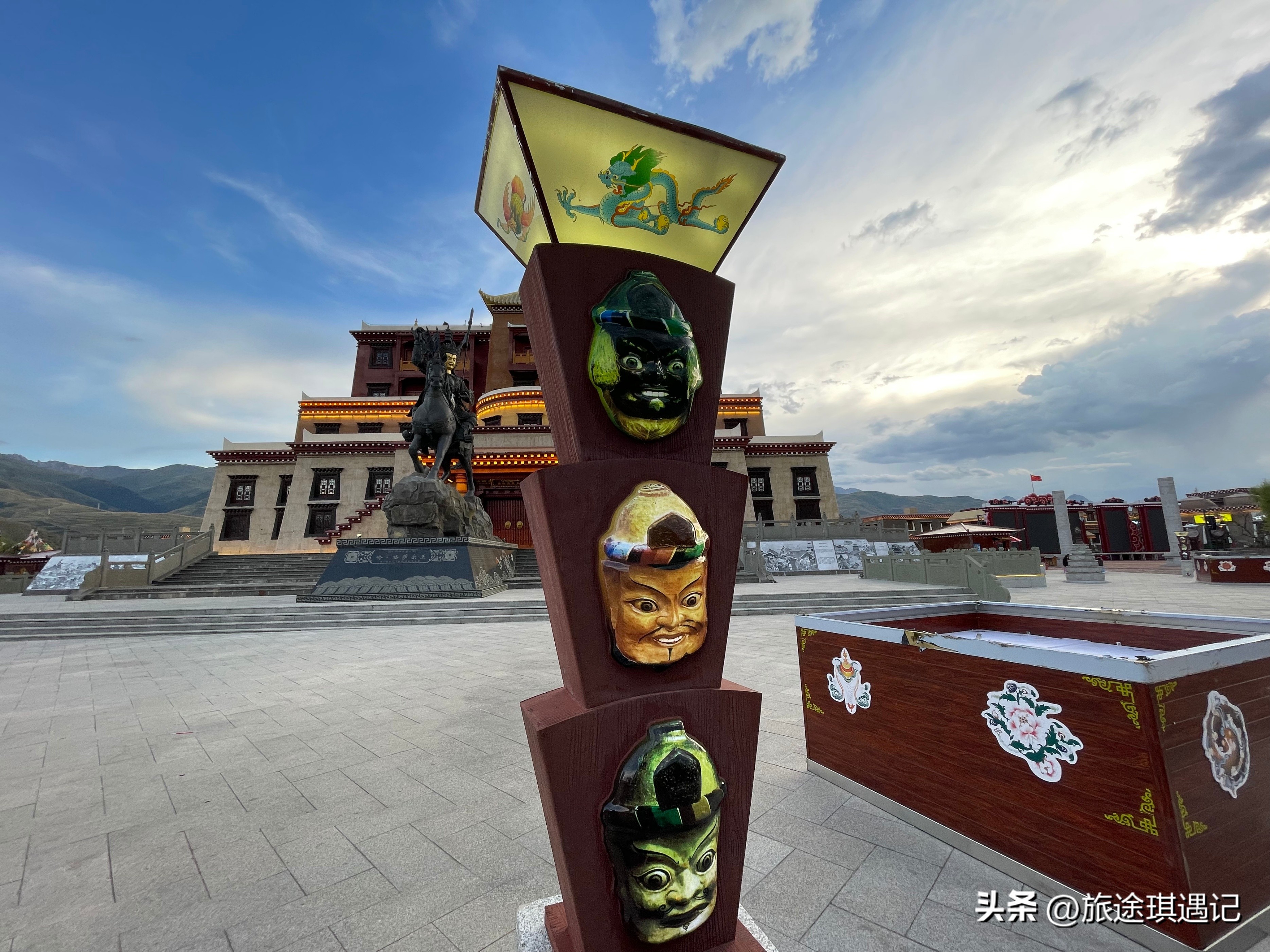 沿着317国道经过甘孜县格萨尔王城,317国道马尔康到甘孜县一路风光