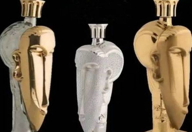 世界上最贵的羽毛,世界上最贵的羽毛一瓶水就30万