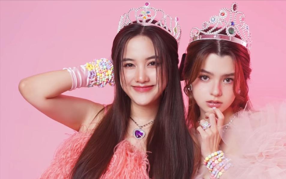 Freen和Seng恋爱了！网上曝光他们的亲热视频！