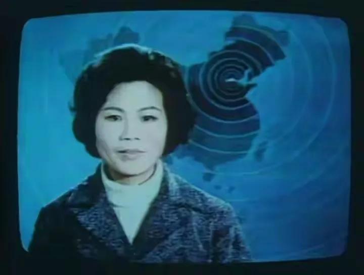 央视播音33年，搭档罗京去世后自请离职，74岁的刑质斌如今怎样了