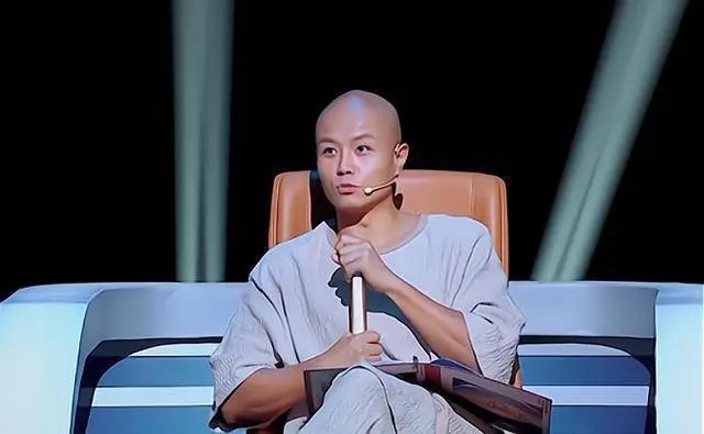 48岁主持人乐嘉现状：移居美国住豪宅、开豪车，过着奢侈的生活！