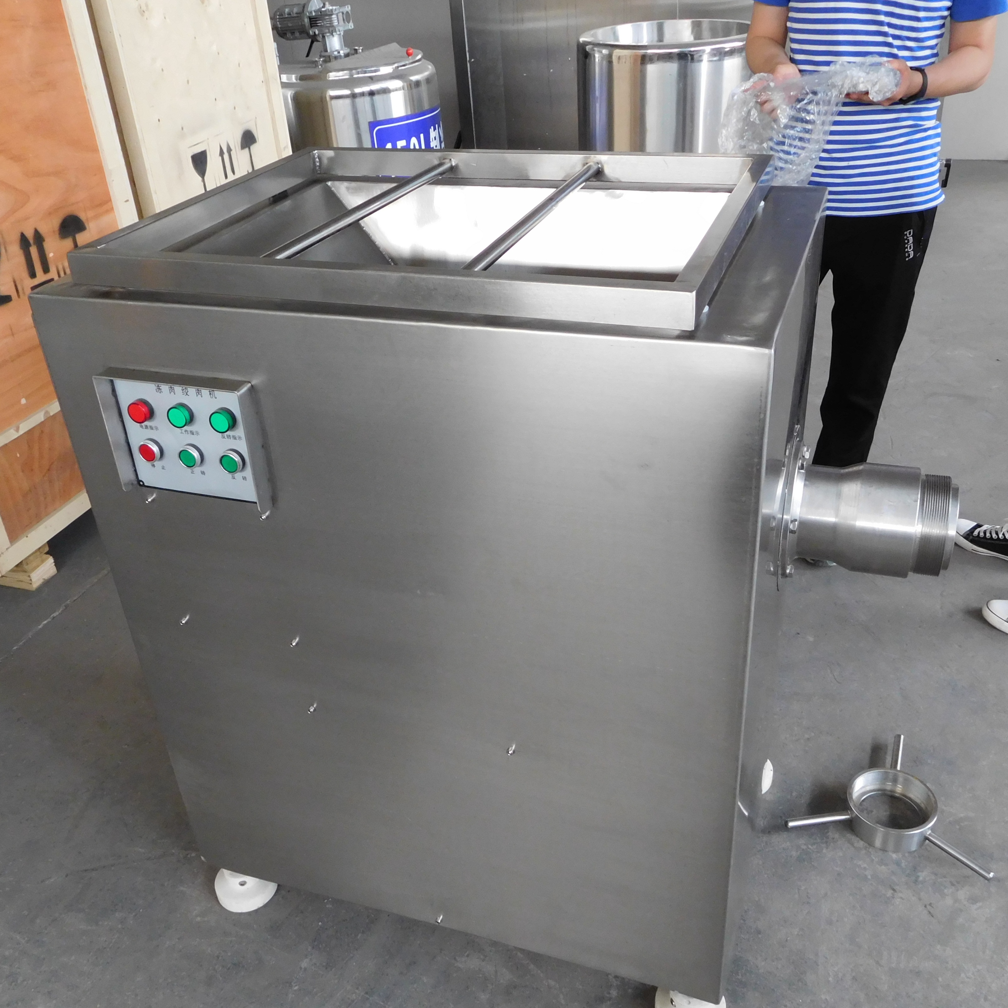大型绞肉机碎骨机厂家,多功能绞肉机厂家直销