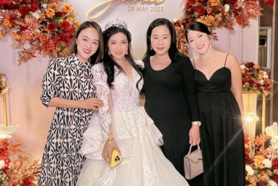 57岁富婆嫁小19岁老公生下三胞胎,57岁富婆嫁给丈夫后生三胞胎