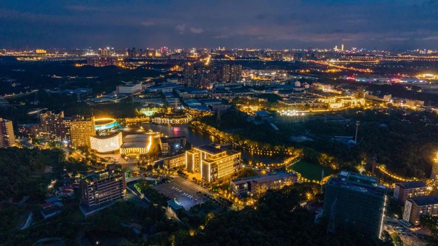 这所以“信息”命名的大学，确实值得拥有！