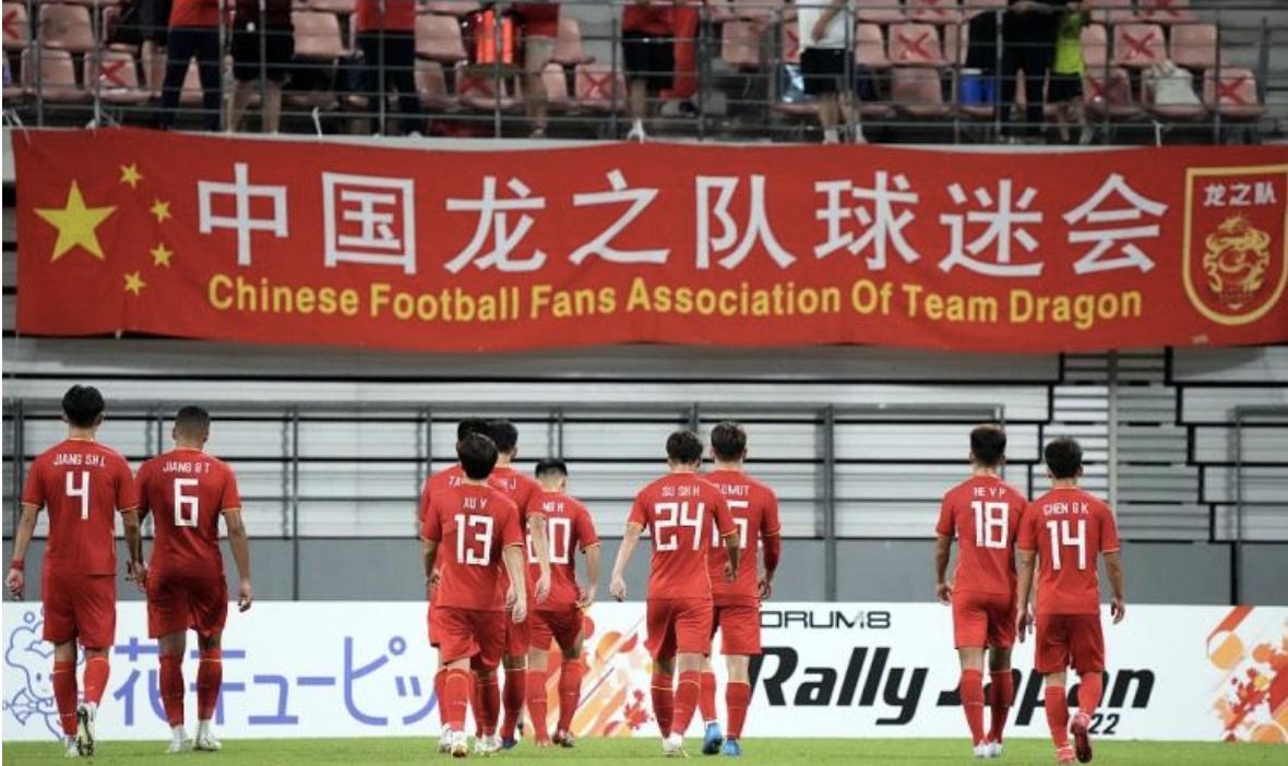 采用魔鬼训练方法刻苦训练的国足,国足训练的一天