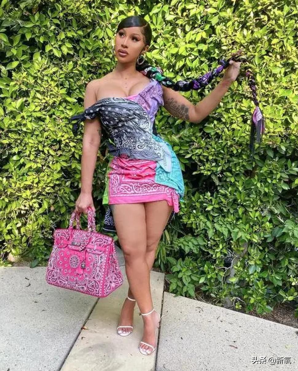 好拽！从贫民窟到顶奢代言人，骂卡戴珊是学人精…