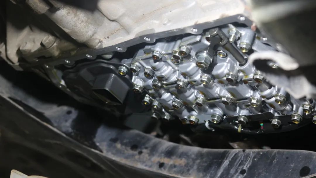 09天籁全车翻新整改多少钱,日产天籁自己撞烂了维修多少钱