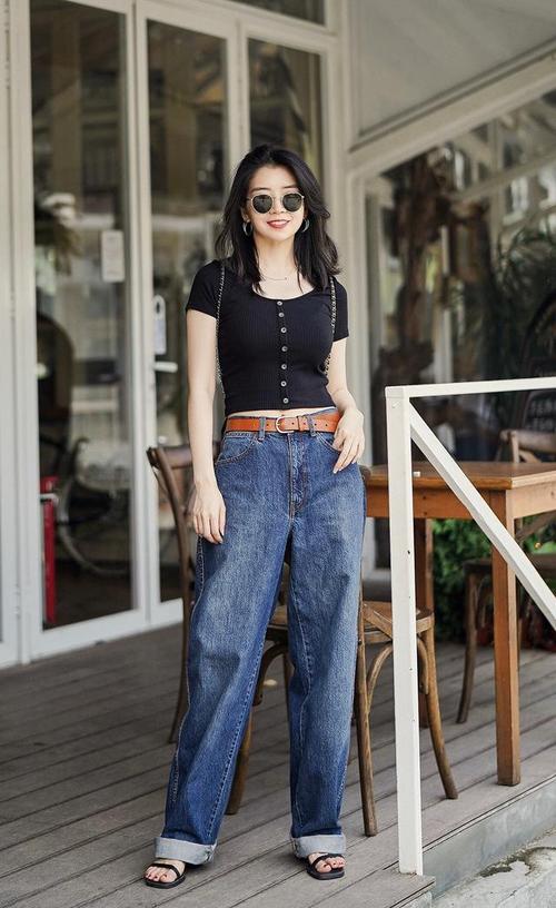 穿阔腿裤怎么搭上衣？看三木的穿搭示范，时尚又高级