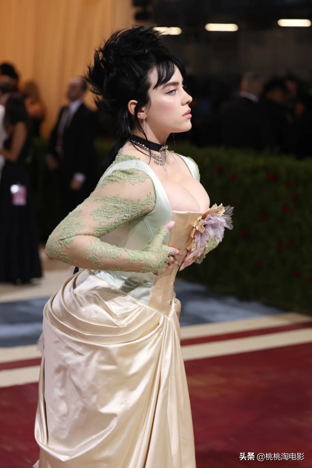 metgala群星红毯造型,2022metgala红毯完整版