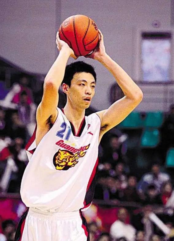 广东宏远8冠王后几年没拿冠军,8年7冠时期的广东队