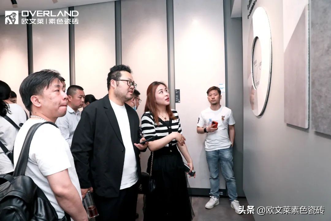 欧文莱加盟商高质量发展峰会成都启幕，门店新基建全面启动