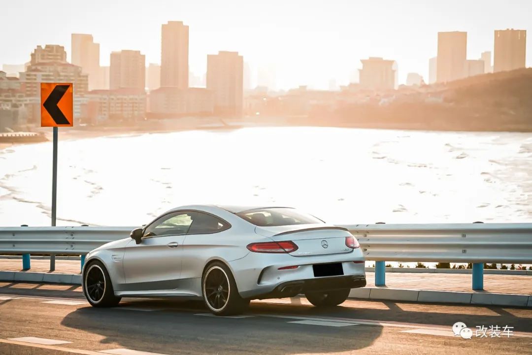 奔驰amgc63与c63s的区别,奔驰amgc63s四门和c63的区别