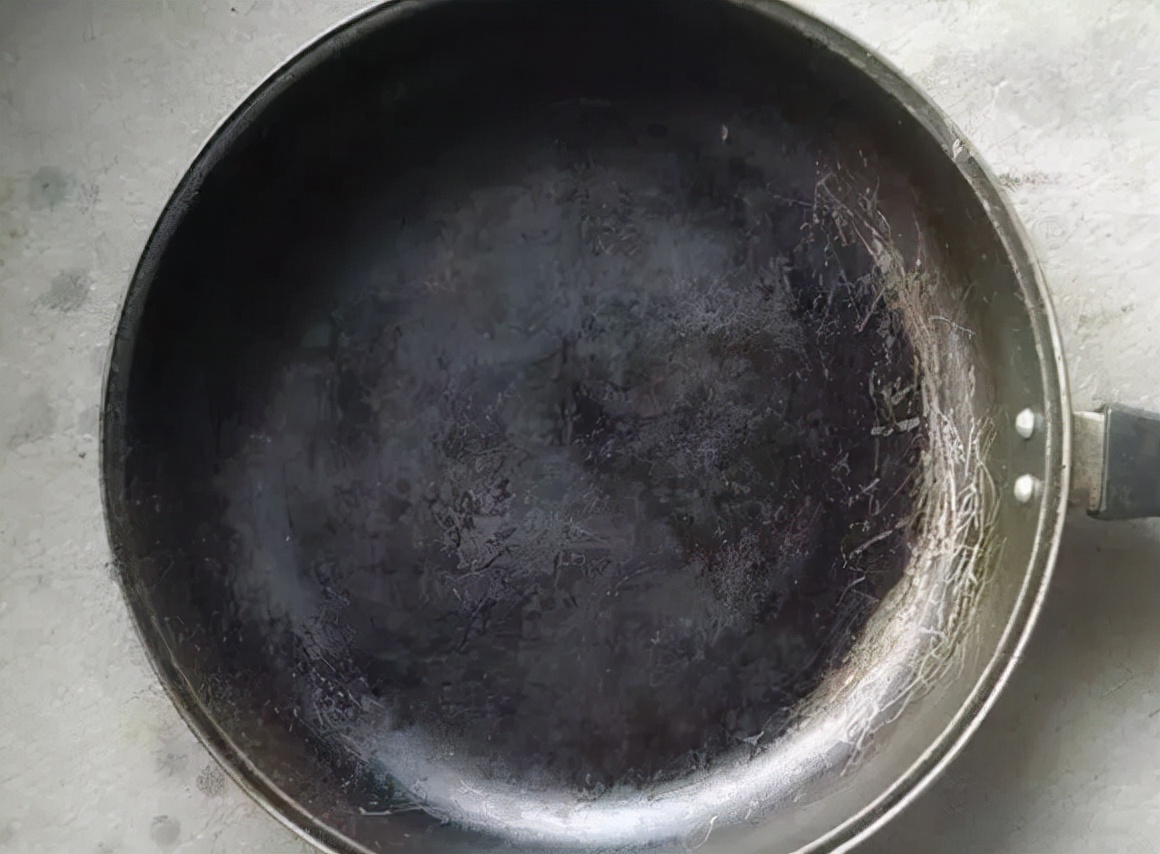 如何挑选一口好的铁锅,推荐不粘的铁锅