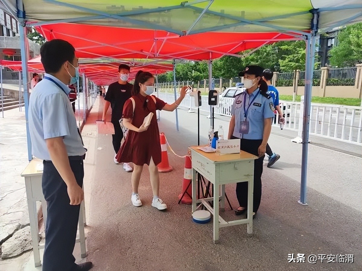 民警护航高考现场开设户籍办理,护航高考户政部门优化服务
