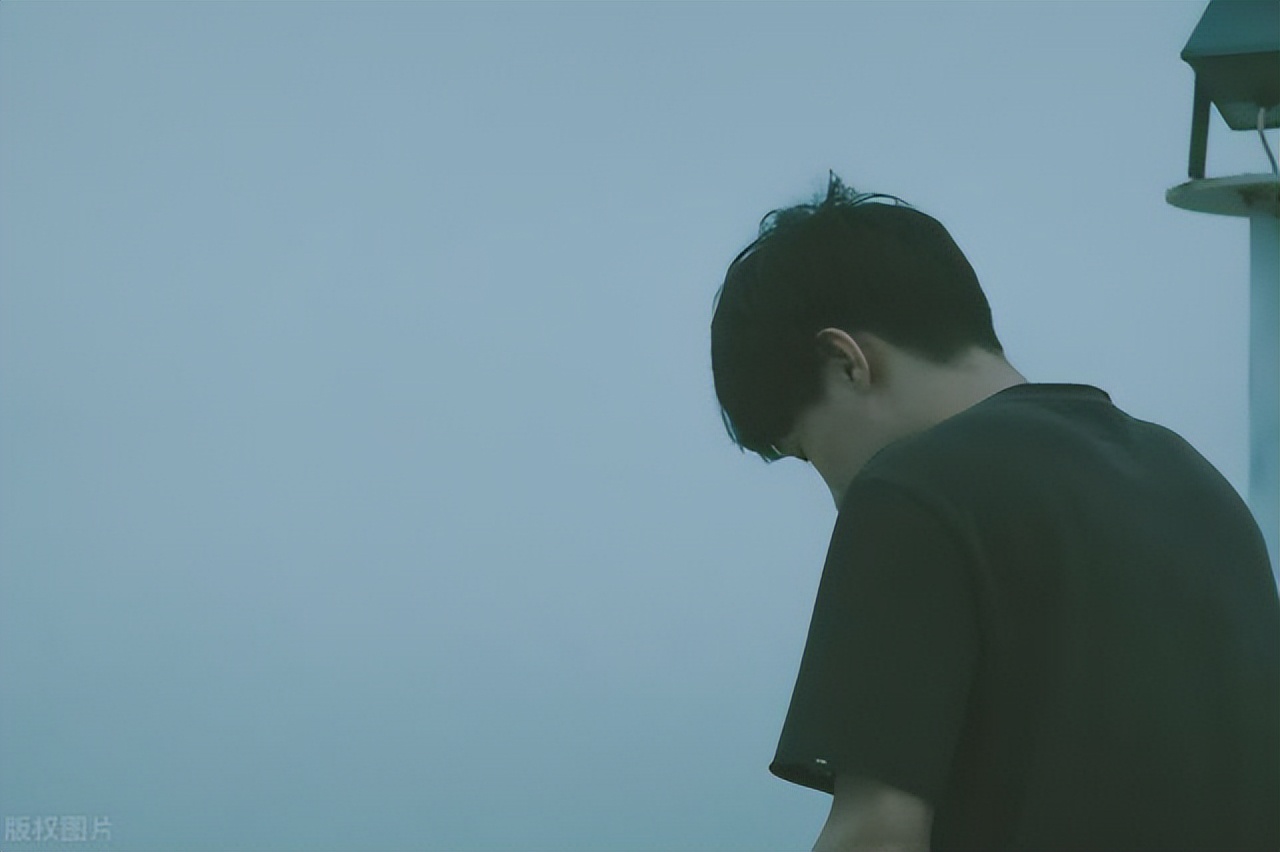 男人没钱可以有多卑微？一对夫妻的真实经历：生活不同情弱者