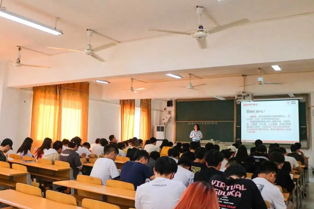 重庆移通学院，中国大学素质教育排头兵：基本的商科教育