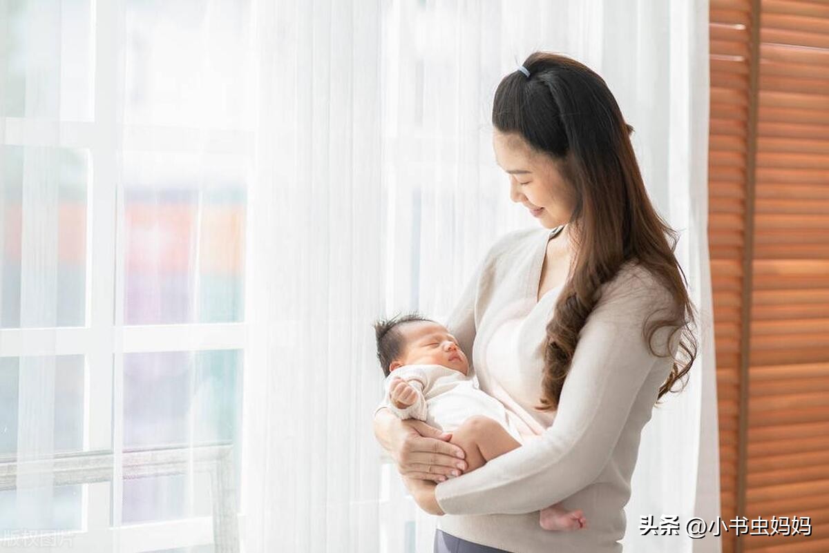 婴儿必须抱睡否则一直哭,婴儿要抱着睡一放下就哭怎么回事