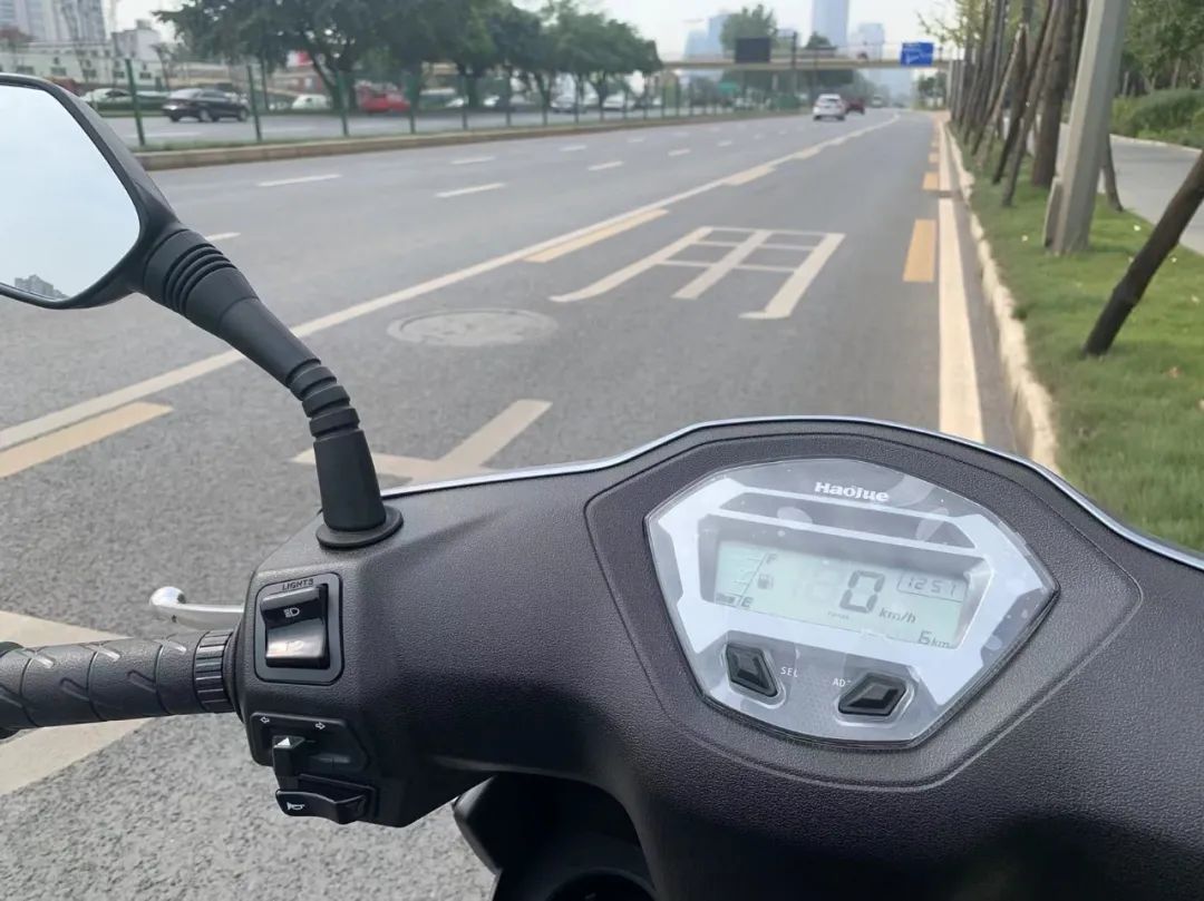 豪爵虎鲨vx125真实测评,豪爵虎鲨vx125和铃木ue125买哪个好