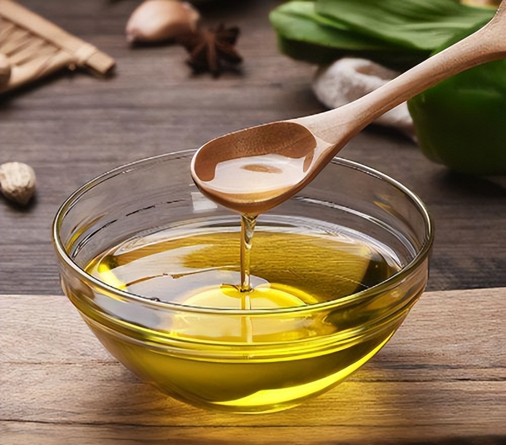 长期吃大豆油的危害有哪些,玉米油大豆油花生油哪个油更健康