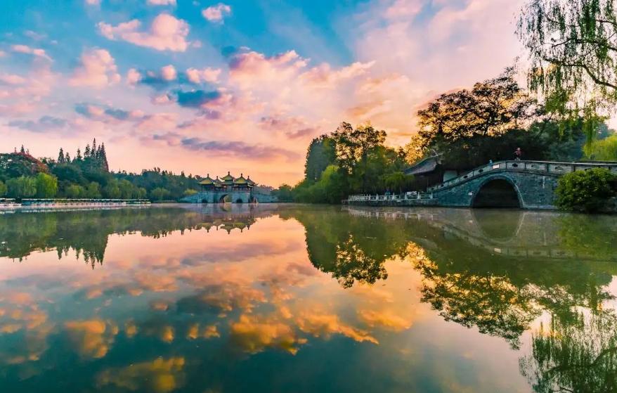 描写西湖秋天的古诗,西湖的秋天最美