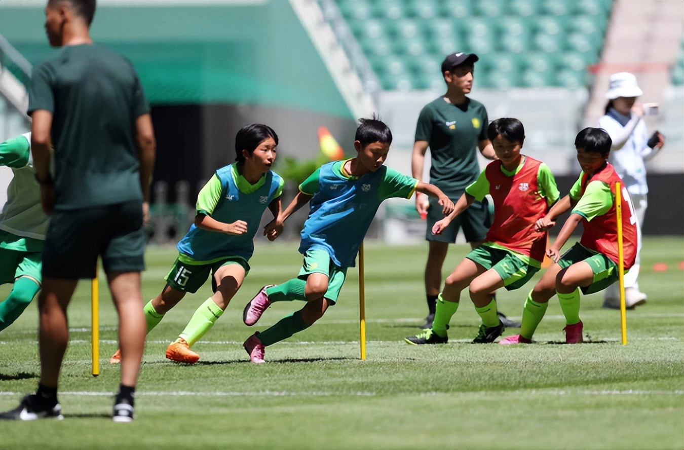 梦幻游学！贵州34位足球少年圆梦新工体点赞中赫困难期坚持公益