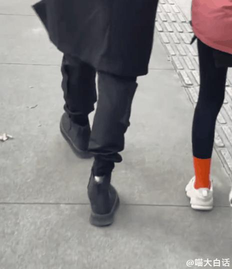 “不小心把饭卡落在女浴室后....”哈哈哈哈哈这是什么名场面