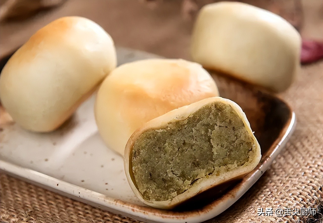 自己在家做绿豆饼，皮薄馅大，酥到掉渣，简单易做，小白一次成功