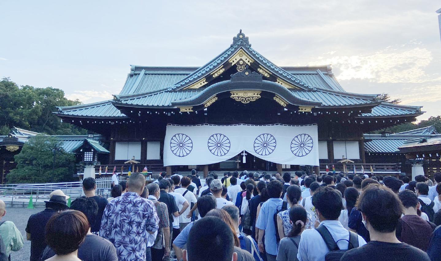 当*国靖**神社人山人海日本反战却登中国热搜网友质疑：背后有鬼