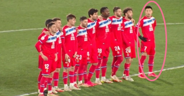 融入不了和被排挤的区别，有谁注意武磊的站位和眼神？有点扎心了