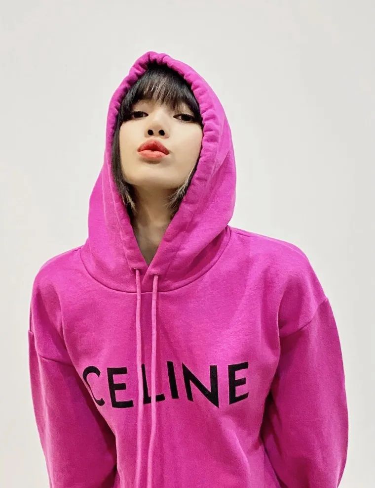 lisa最近同款粉色,lisamv绝美镜头粉色