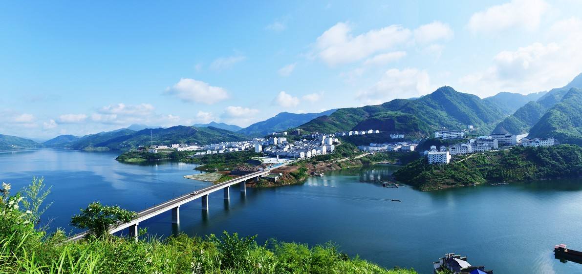 足球解说员贺炜认清生活的真相,足球解说员贺炜毕业哪所大学