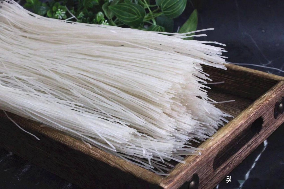 这样泡出来的粉条不夹生不软烂,粉条不含胶耐煮吗