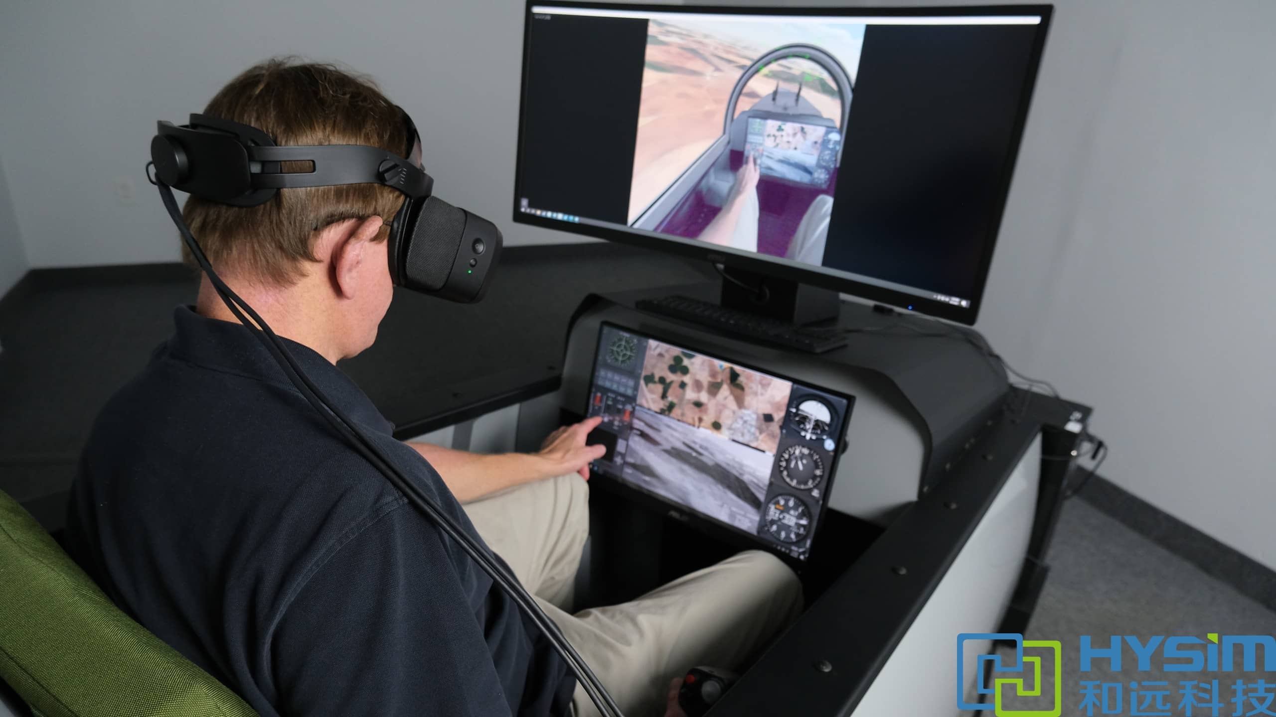 Varjo头显+飞行模拟器为飞行员提供飞行模拟培训，加强实战操作