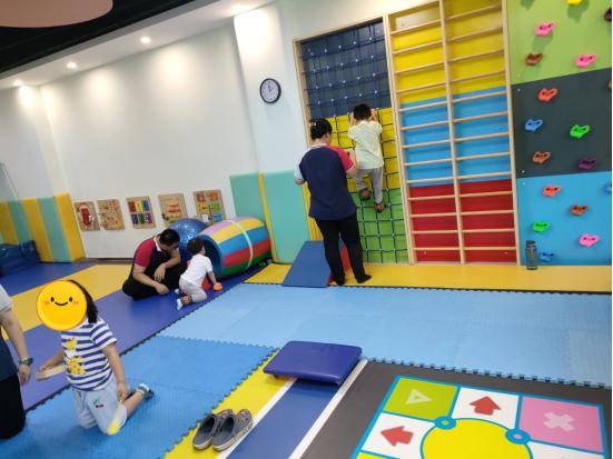 孩子说话声音大咬字不清楚,如何改善咬字不清口吃结巴